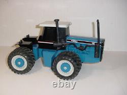 1/16 Ford 846 Versatile 4-Wheel Drive Tractor WithBox! 1991 Parts Mart